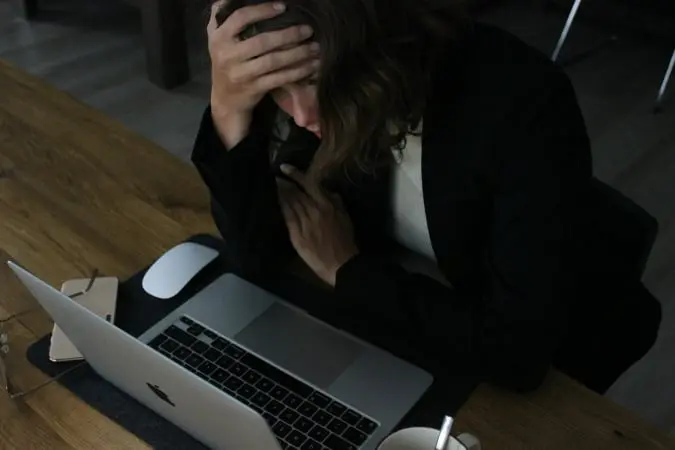 a-woman-at-work-looking-stressed