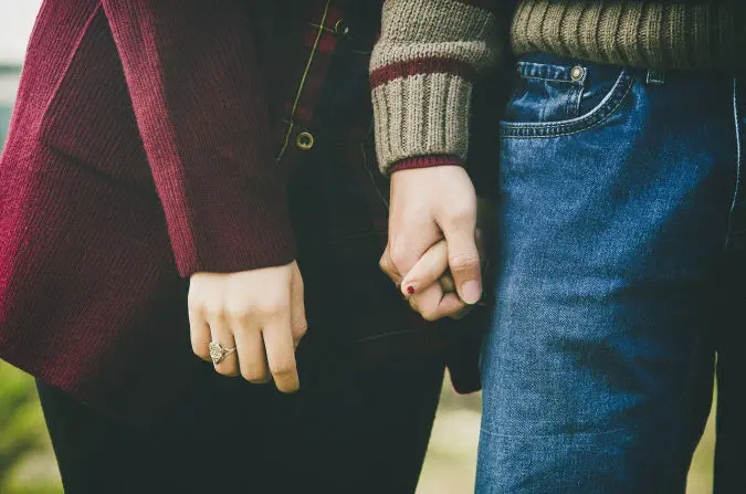 A-couple-holding-hands